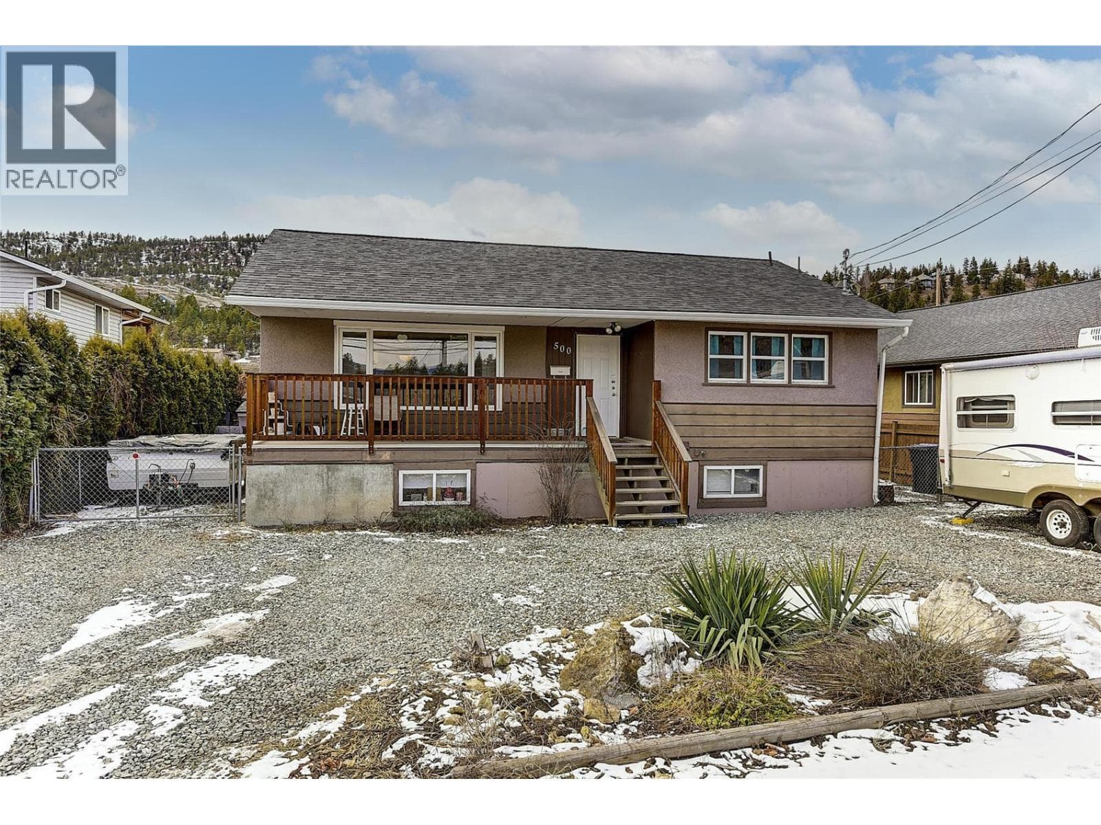 500 Snowsell Street N photo 2