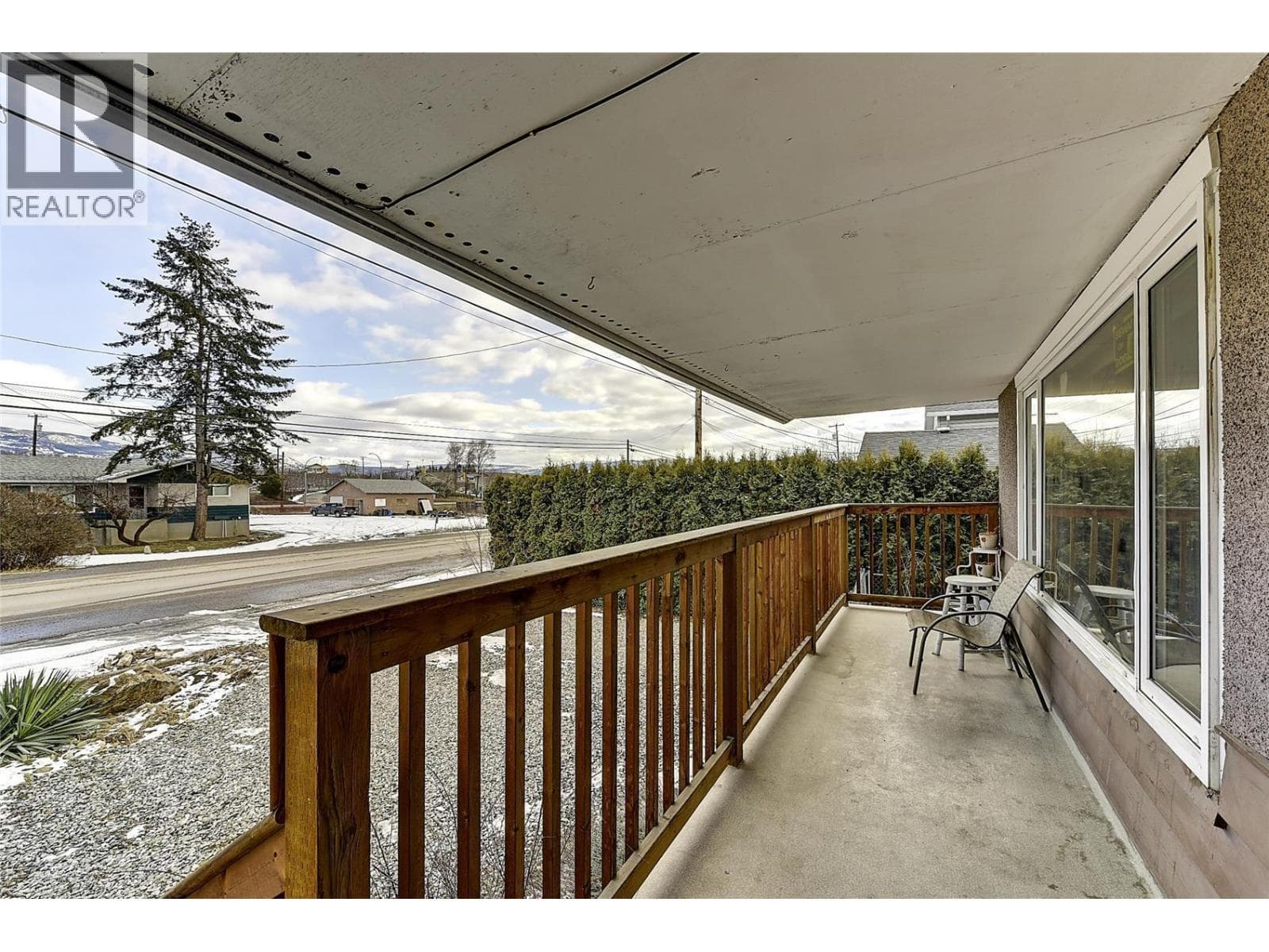 500 Snowsell Street N photo 3