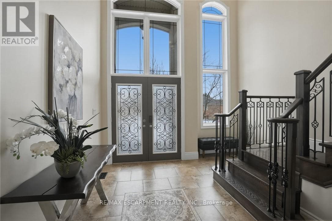 223 ANNABELLE STREET photo 2