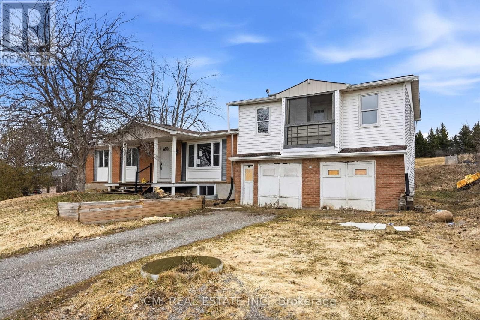692 EMILY PARK ROAD photo 2