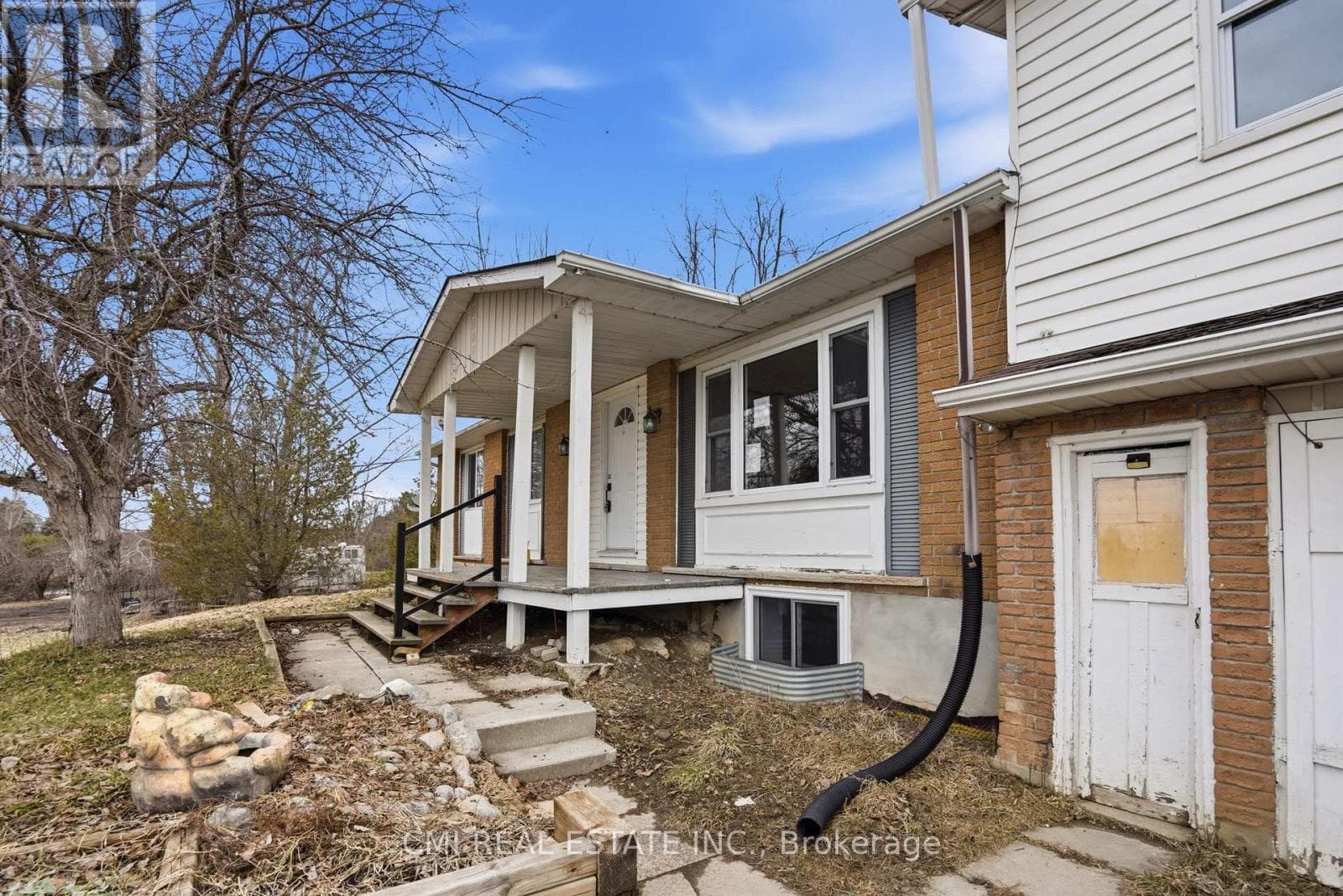 692 EMILY PARK ROAD photo 3