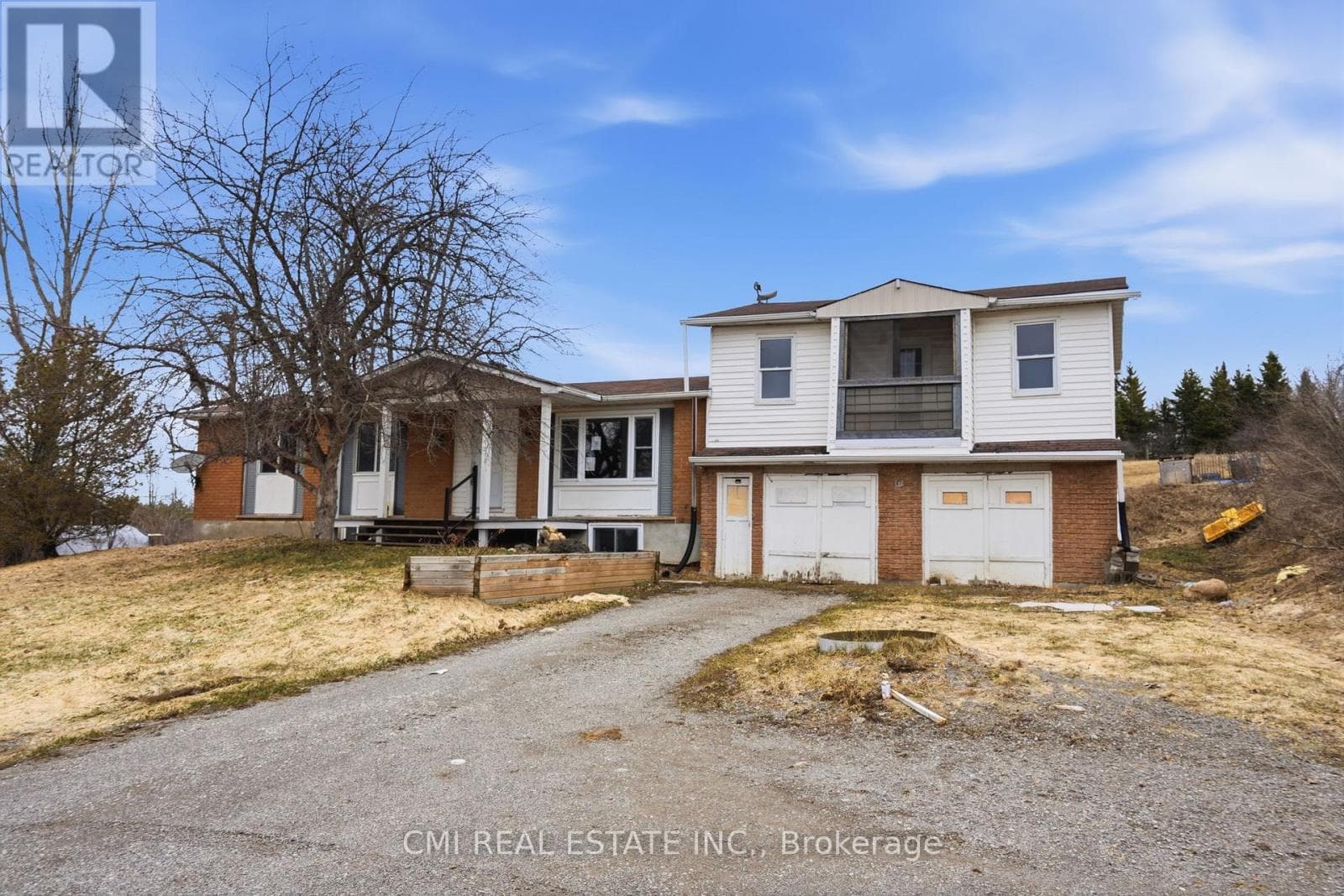 692 EMILY PARK ROAD photo 4