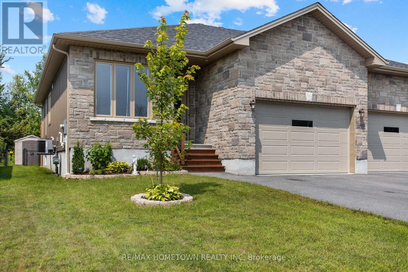 3 bed 3 bath single family at 8 BILLINGS AVENUE W — $589,900