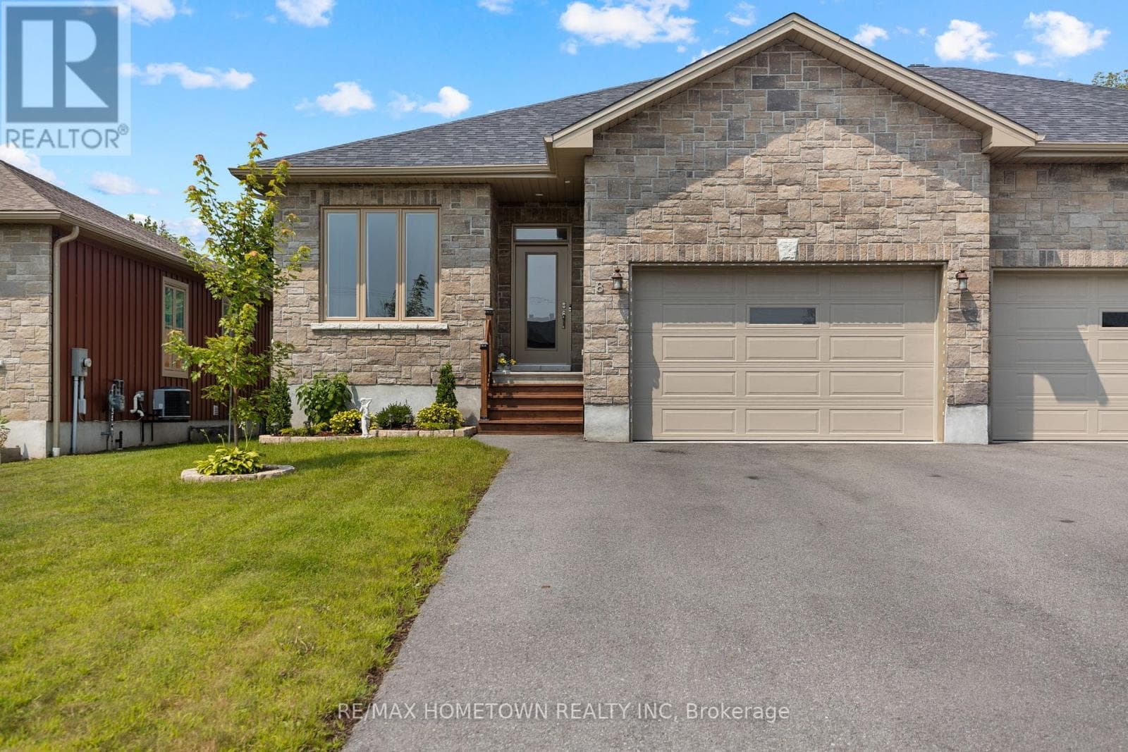 8 BILLINGS AVENUE W photo 2
