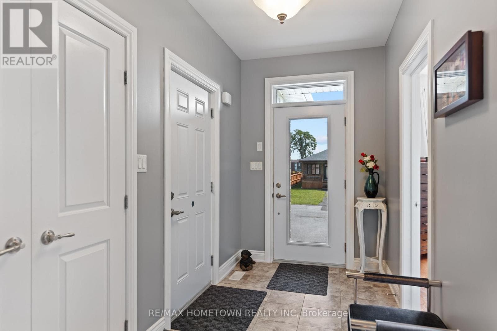 8 BILLINGS AVENUE W photo 4