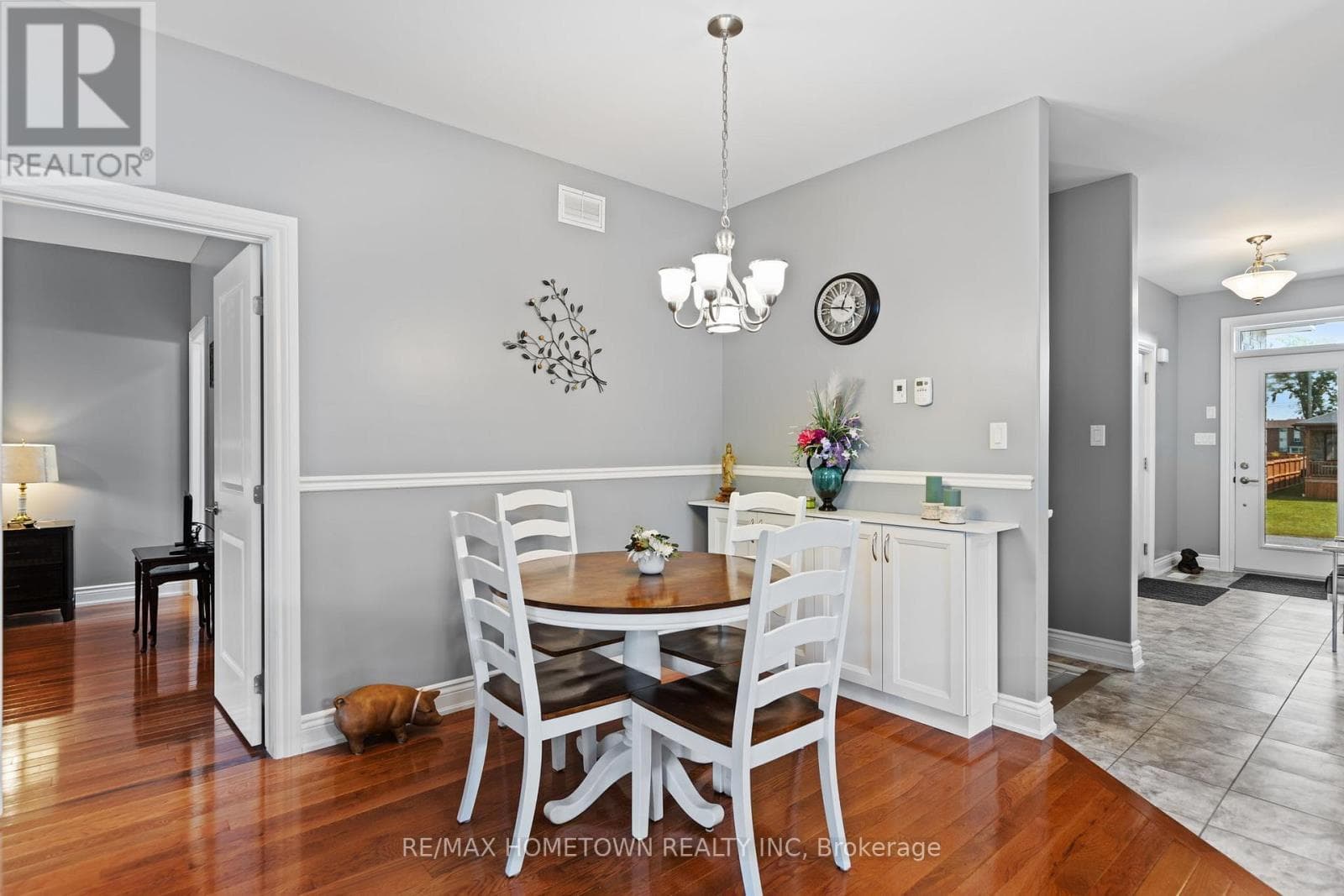 8 BILLINGS AVENUE W photo 5