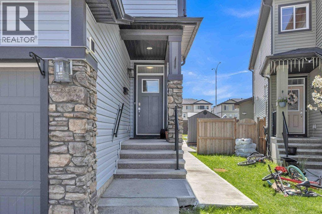 184 Cornerbrook Common NE photo 3