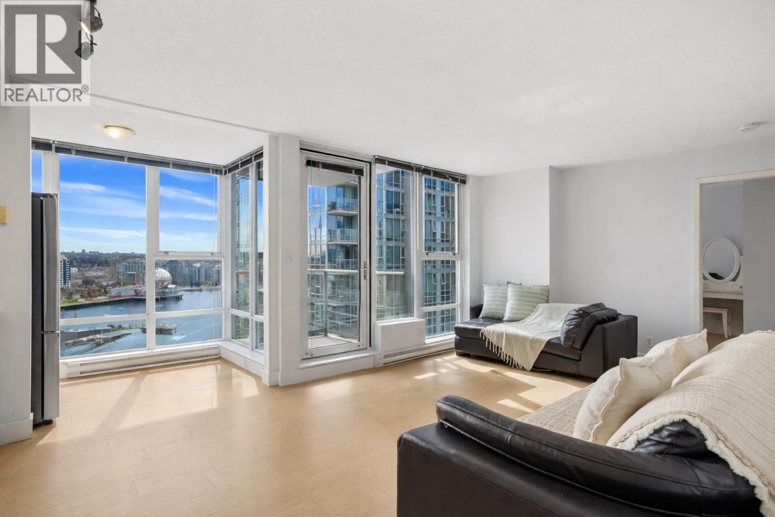 1 bed 1 bath single family at 2209 602 CITADEL PARADE — $690,000