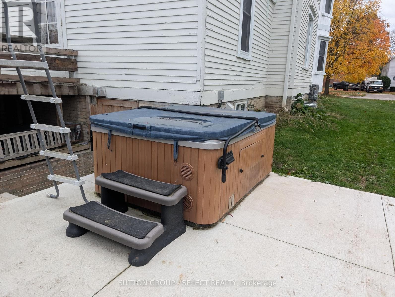 555 ERIE STREET photo 4