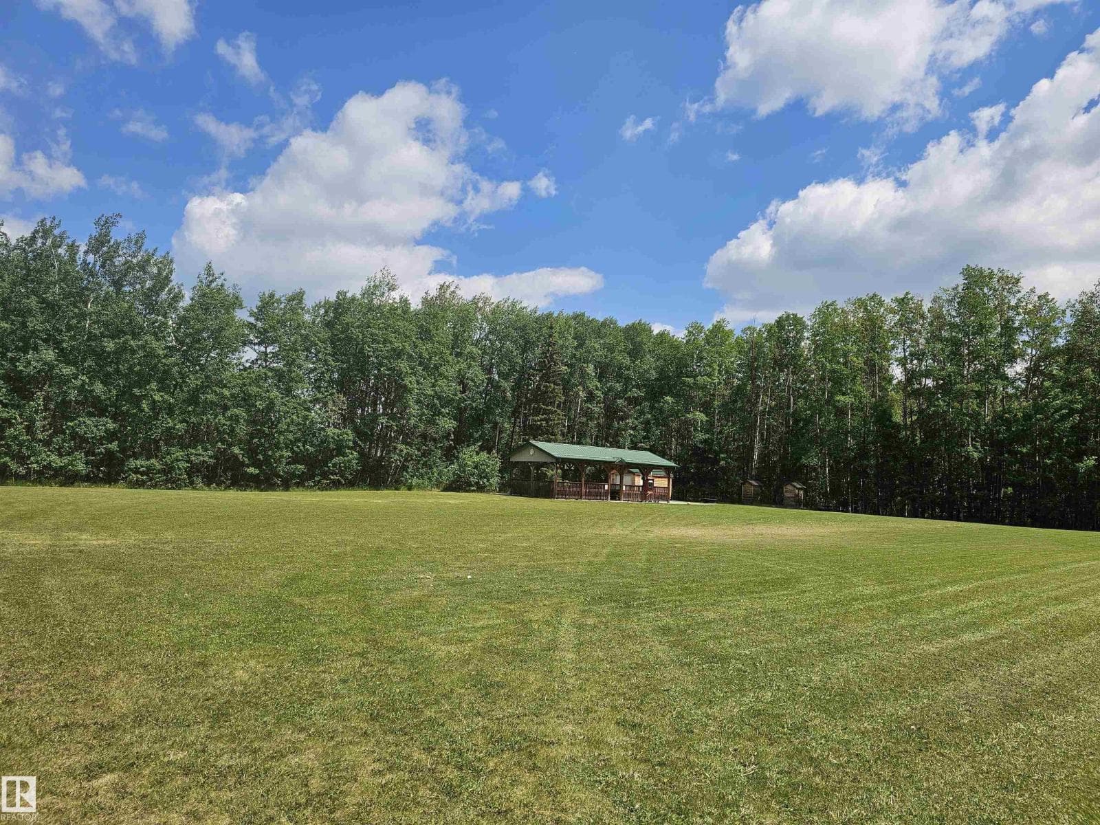82 4418 HWY 633 photo 2