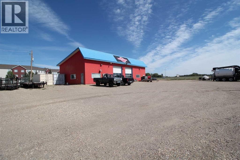 3208 52 Avenue photo 2