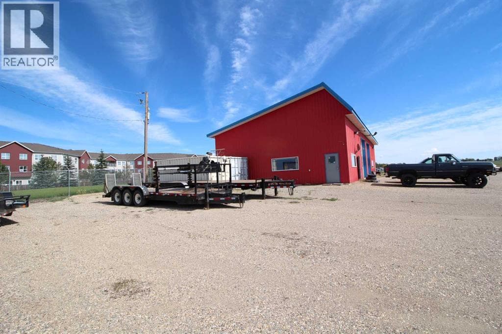 3208 52 Avenue photo 3