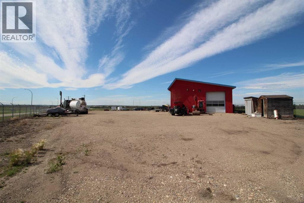 3208 52 Avenue photo 4
