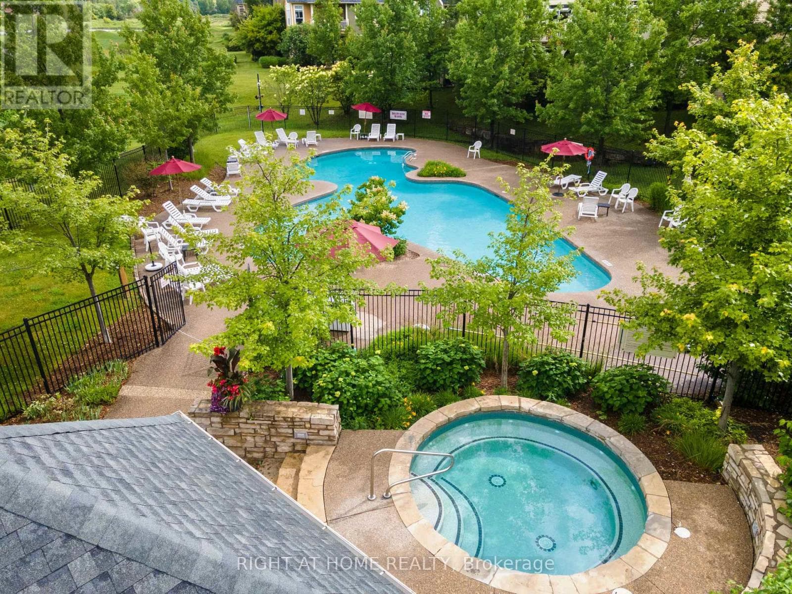 229 - 130 FAIRWAY COURT photo 2
