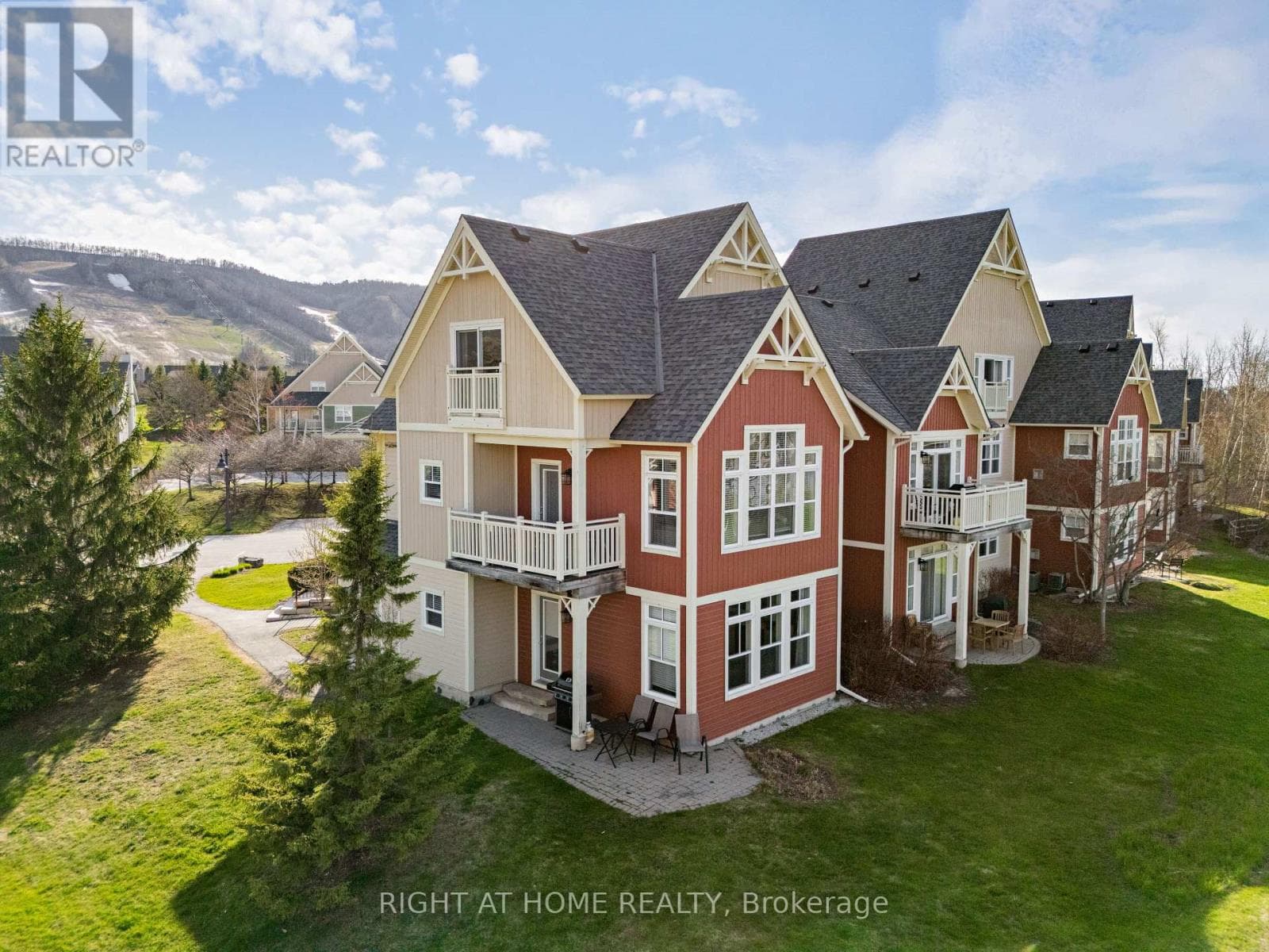 229 - 130 FAIRWAY COURT photo 4