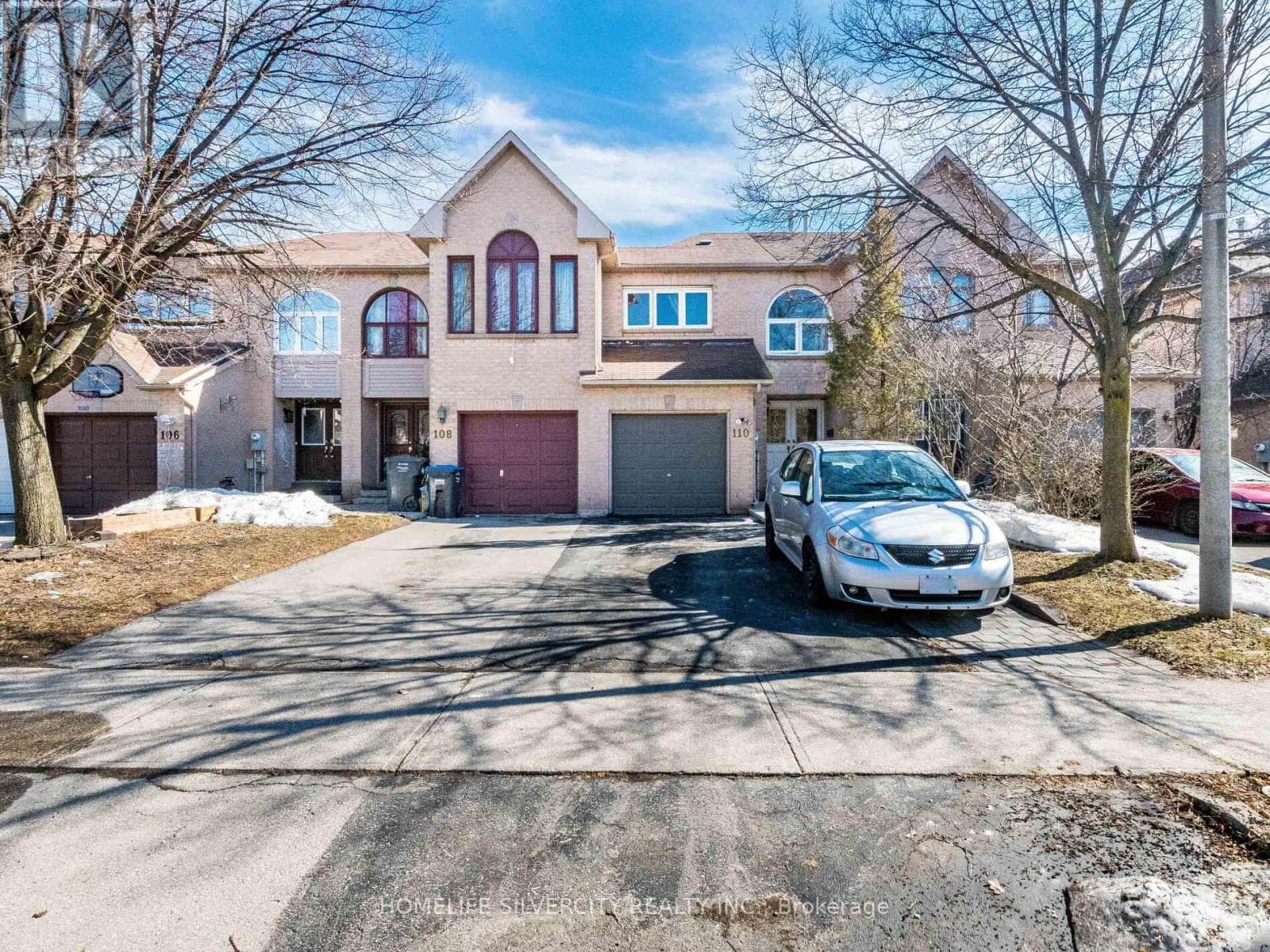 3 bed 2 bath single family at 110 RICHWOOD CRESCENT — $640,000