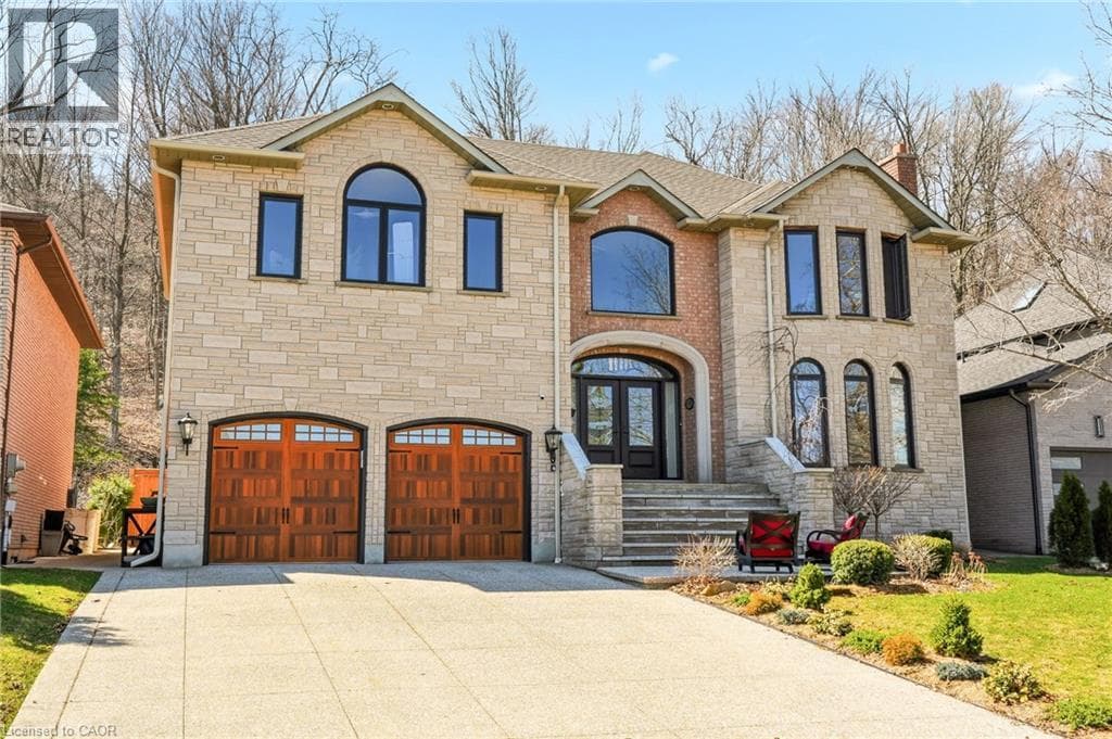 82 MAPLE Drive photo 3