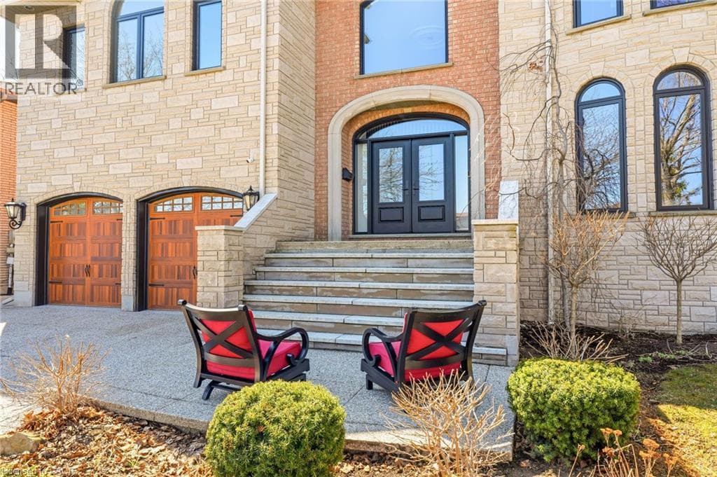 82 MAPLE Drive photo 4