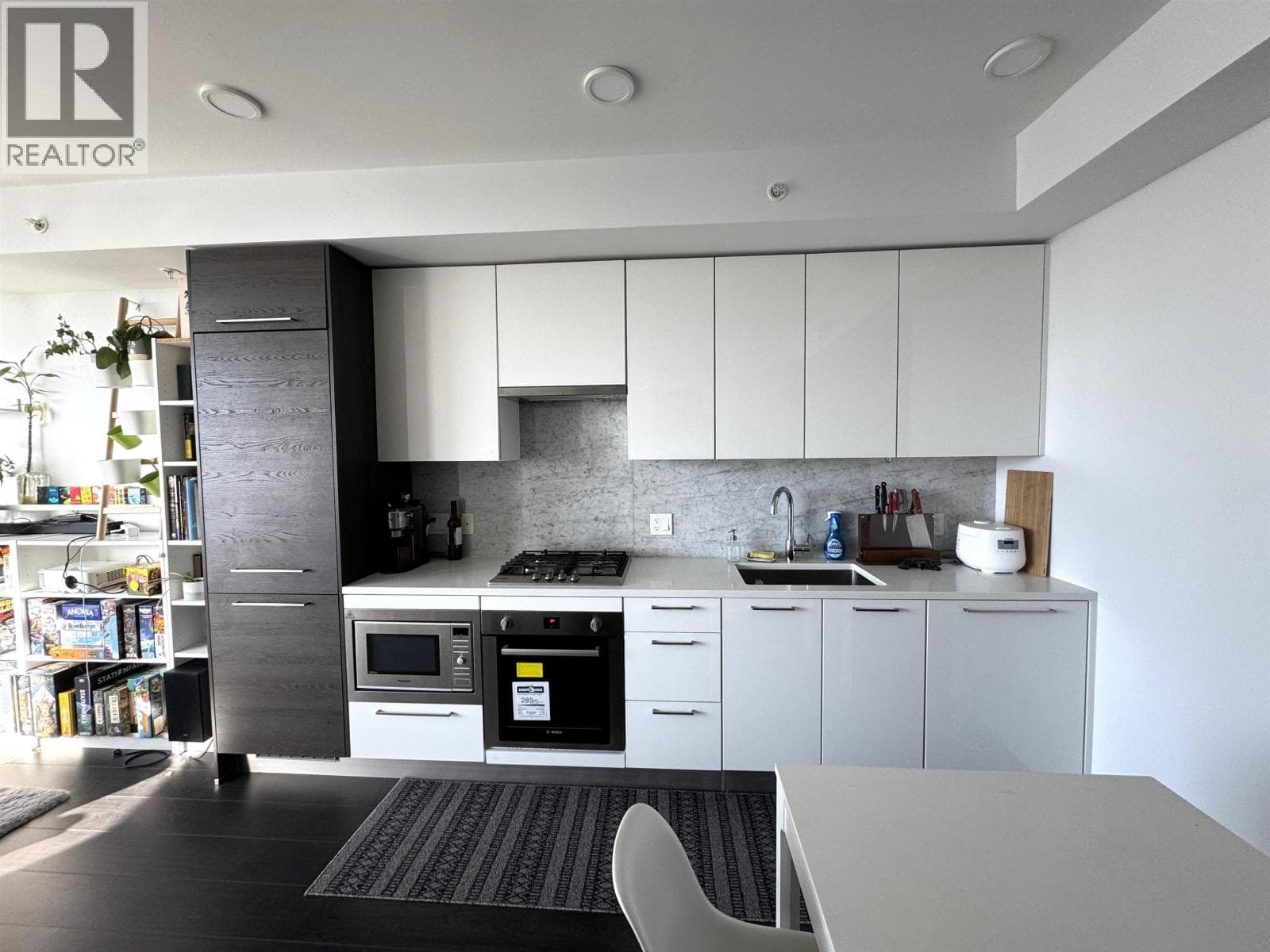 2508 4458 BERESFORD STREET photo 5
