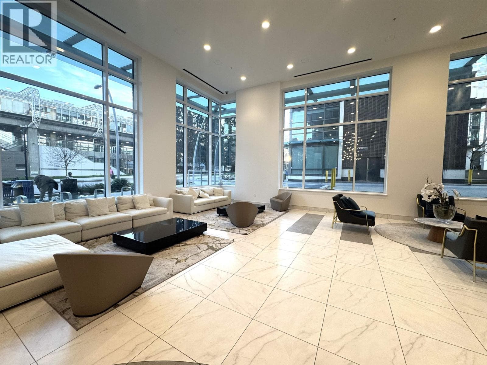 2508 4458 BERESFORD STREET photo 2