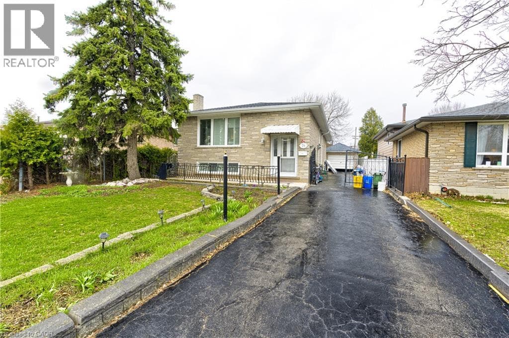 78 MARKSON Crescent photo 3