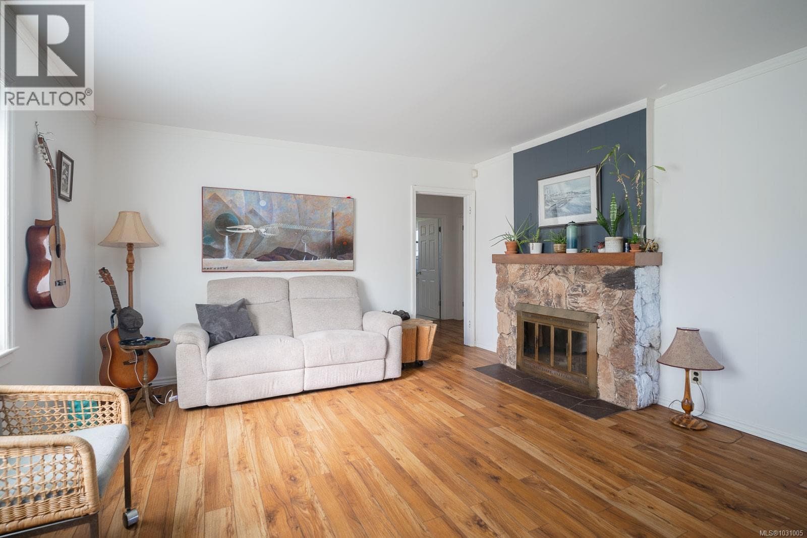 464 Renfrew St photo 5