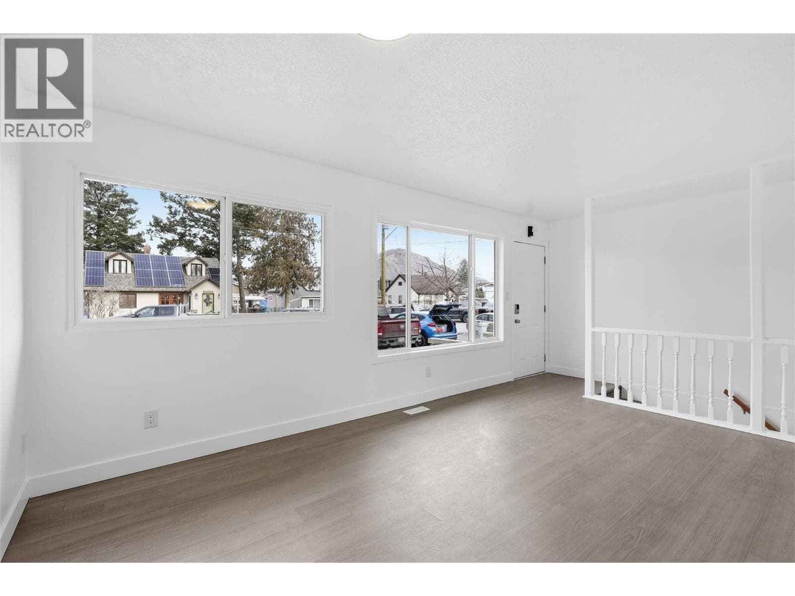 421/423 Alexander Avenue photo 5