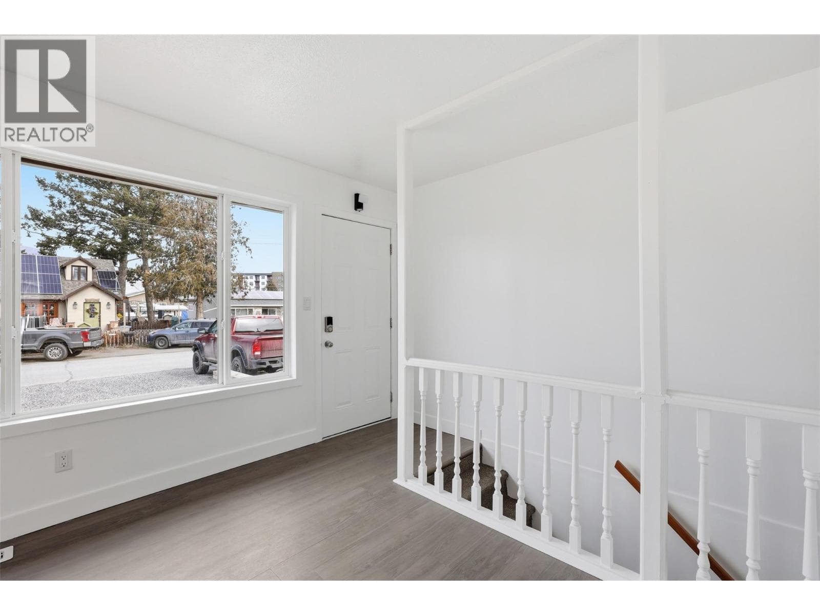 421/423 Alexander Avenue photo 2