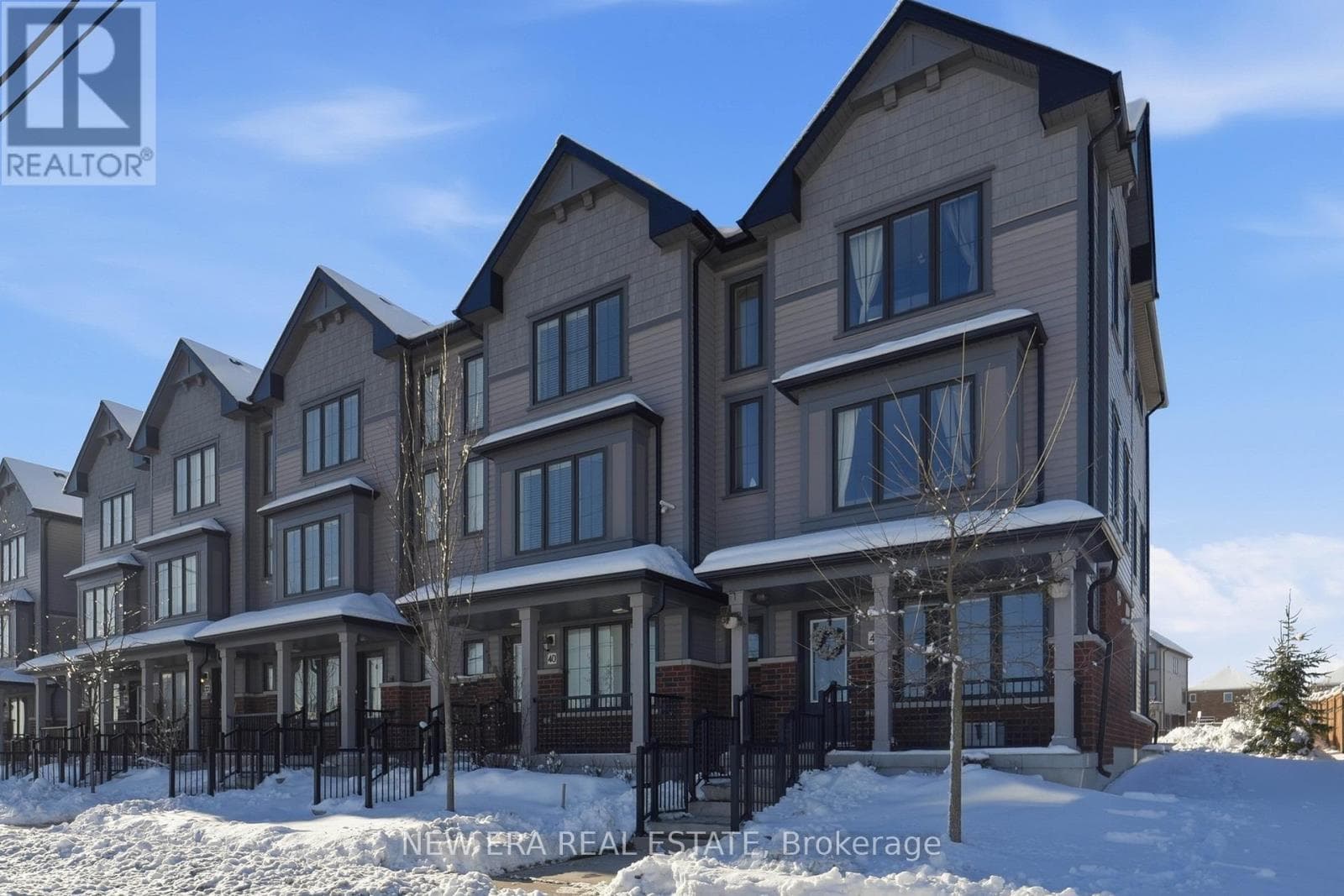 44 JEROME WAY photo 2