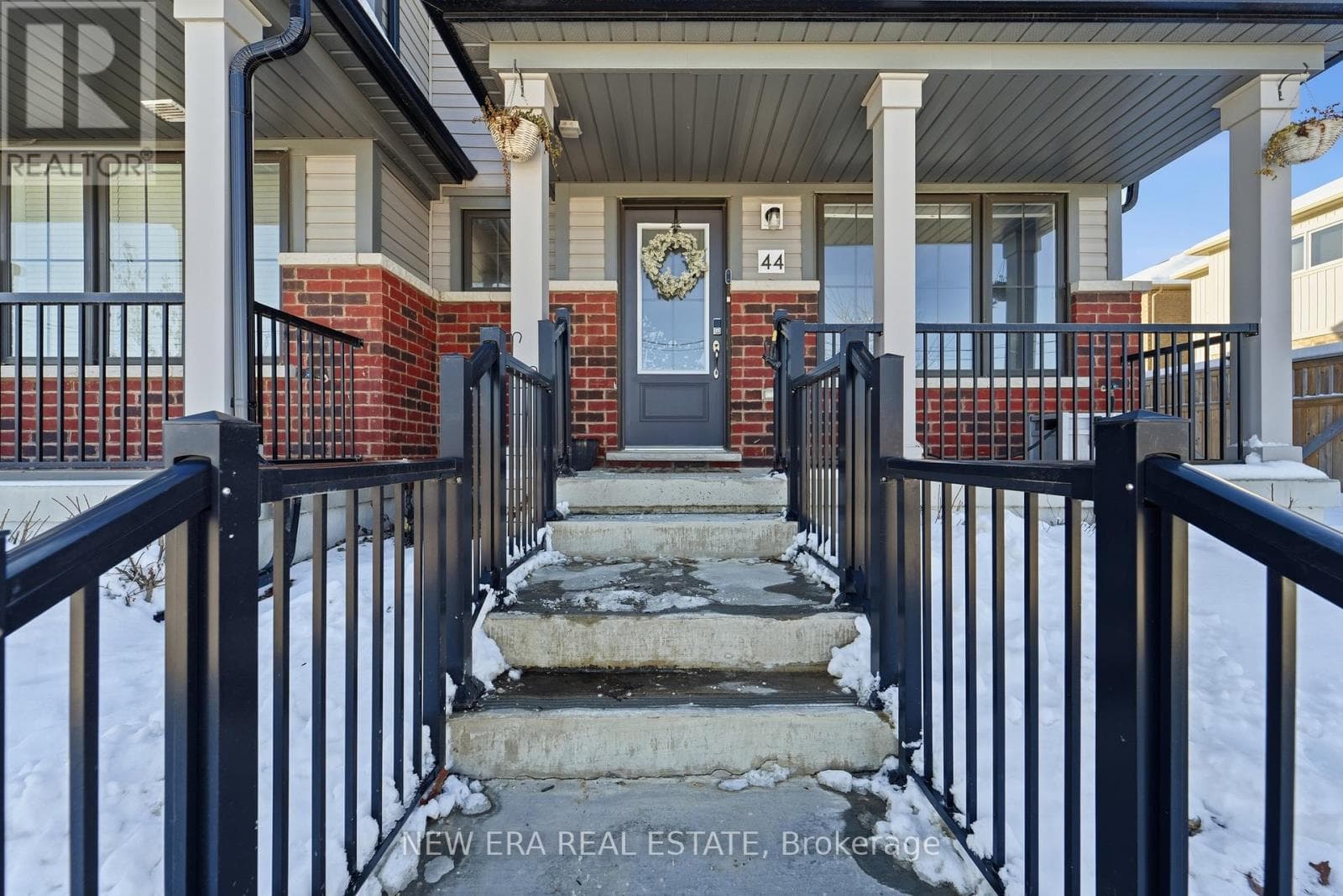 44 JEROME WAY photo 4