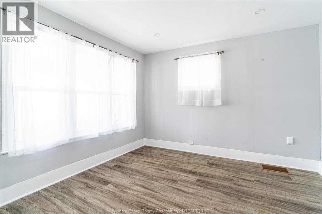 357 Josephine AVENUE photo 5