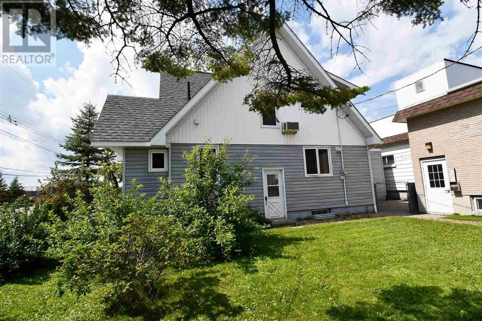 900 Prince ST photo 4