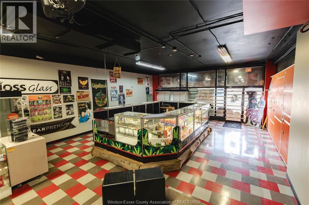 762 OUELLETTE AVENUE photo 4
