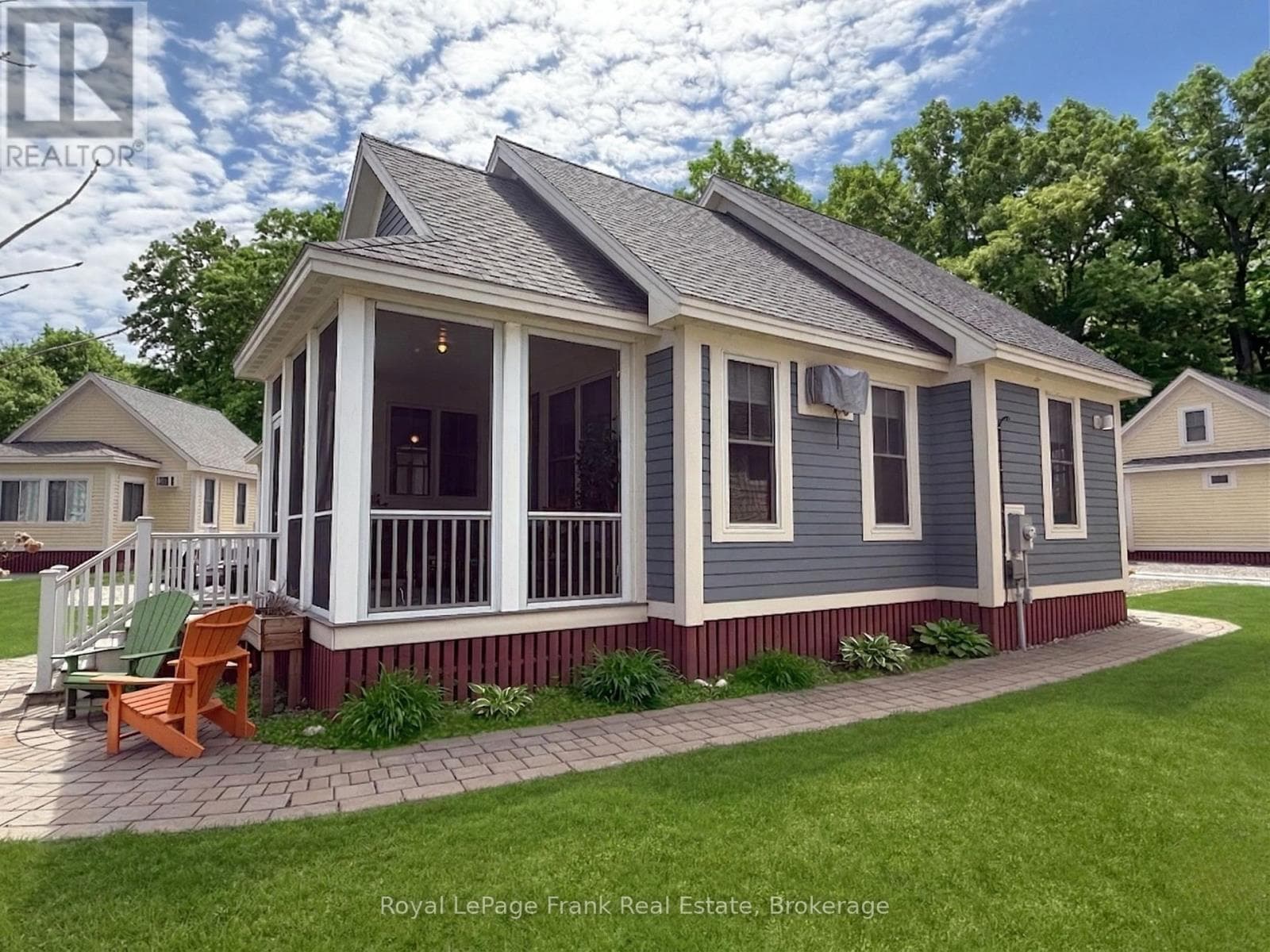 222 - 17 HOLLOW LANE photo 4