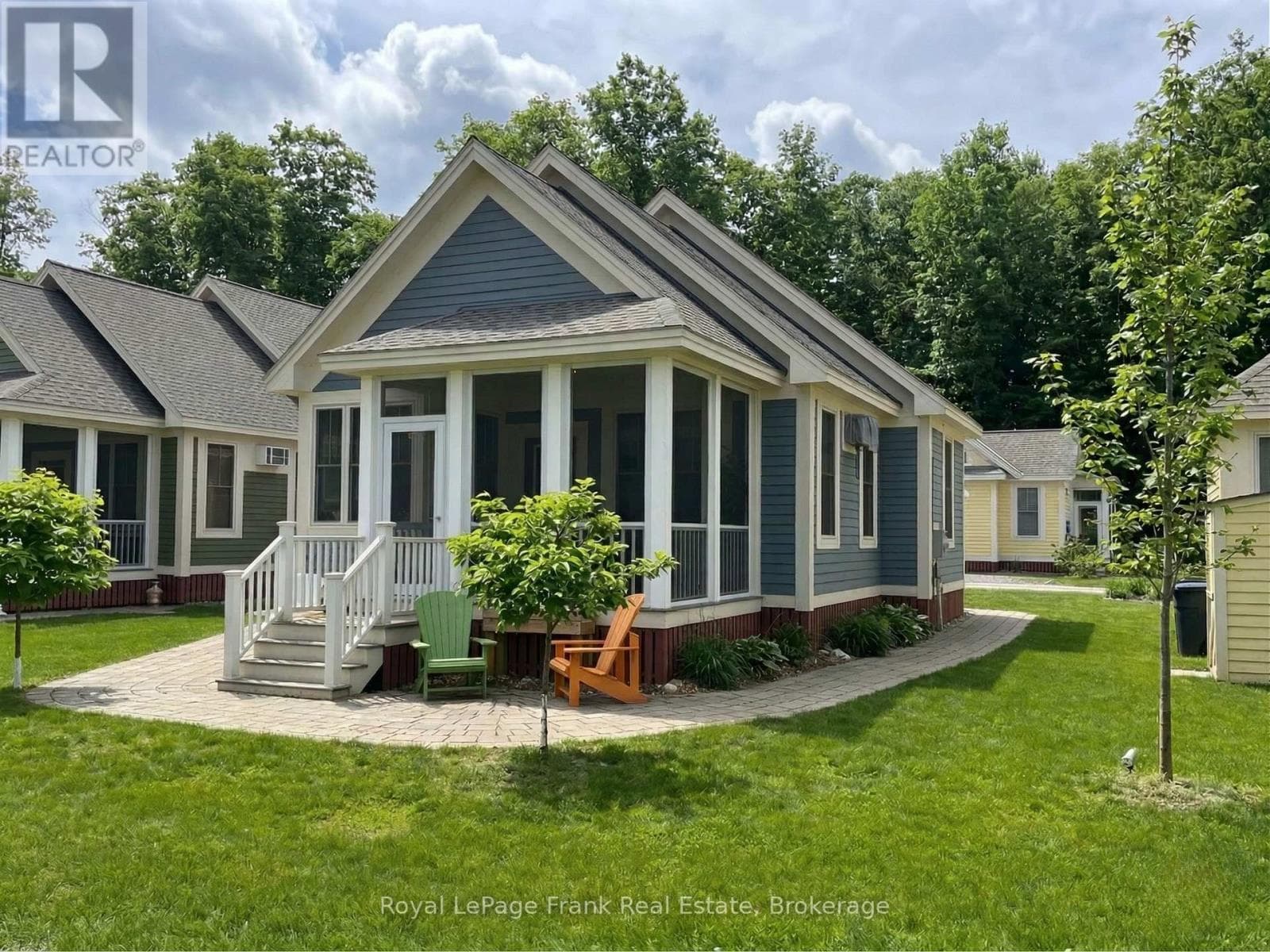 222 - 17 HOLLOW LANE photo 2
