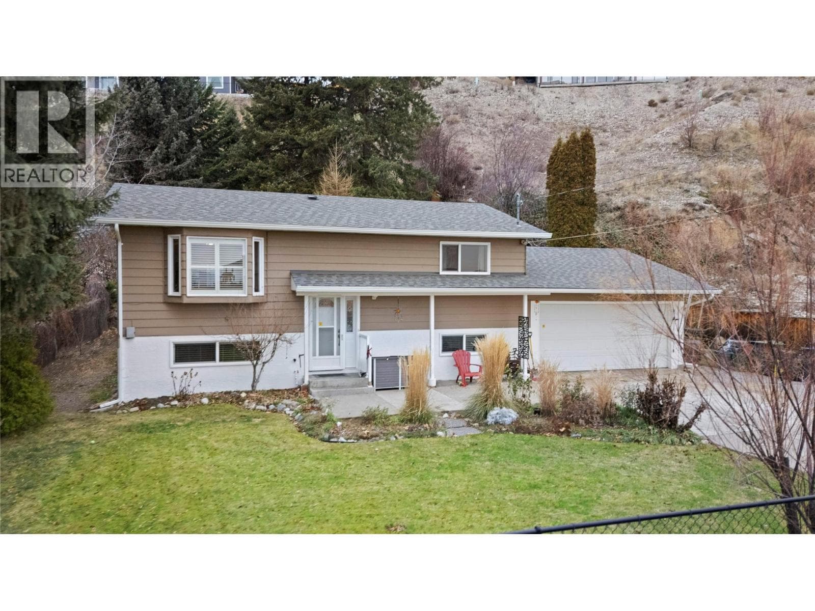 5882 Victoria Street photo 2
