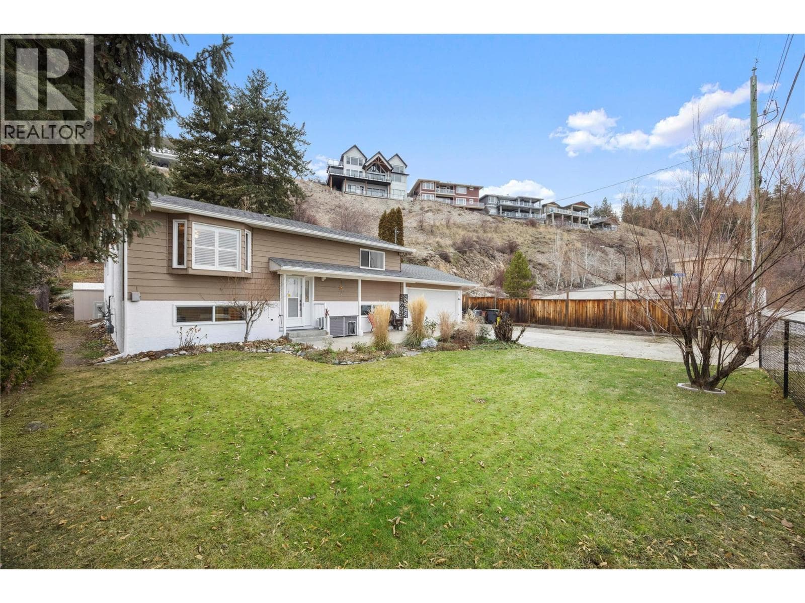 5882 Victoria Street photo 4