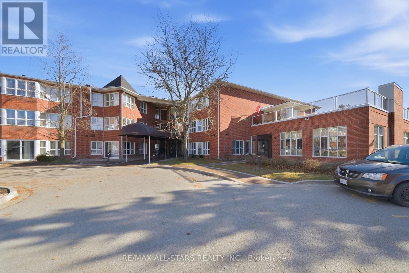 312 - 4 HERITAGE WAY photo 2