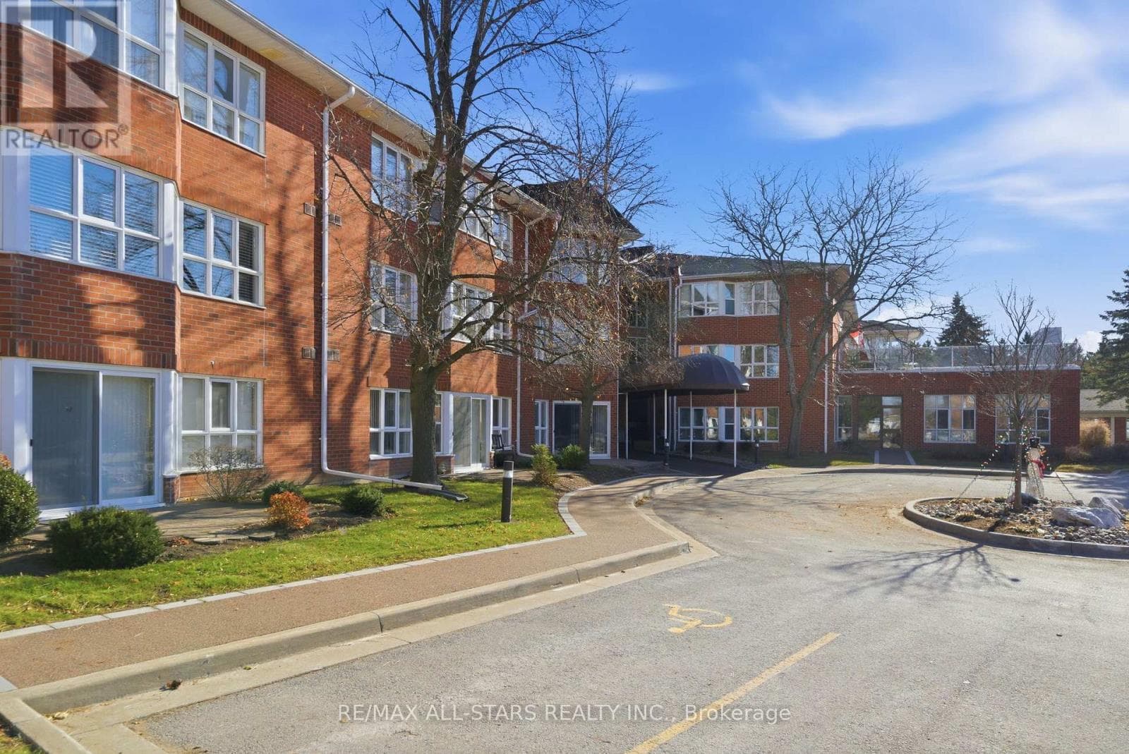 312 - 4 HERITAGE WAY photo 3