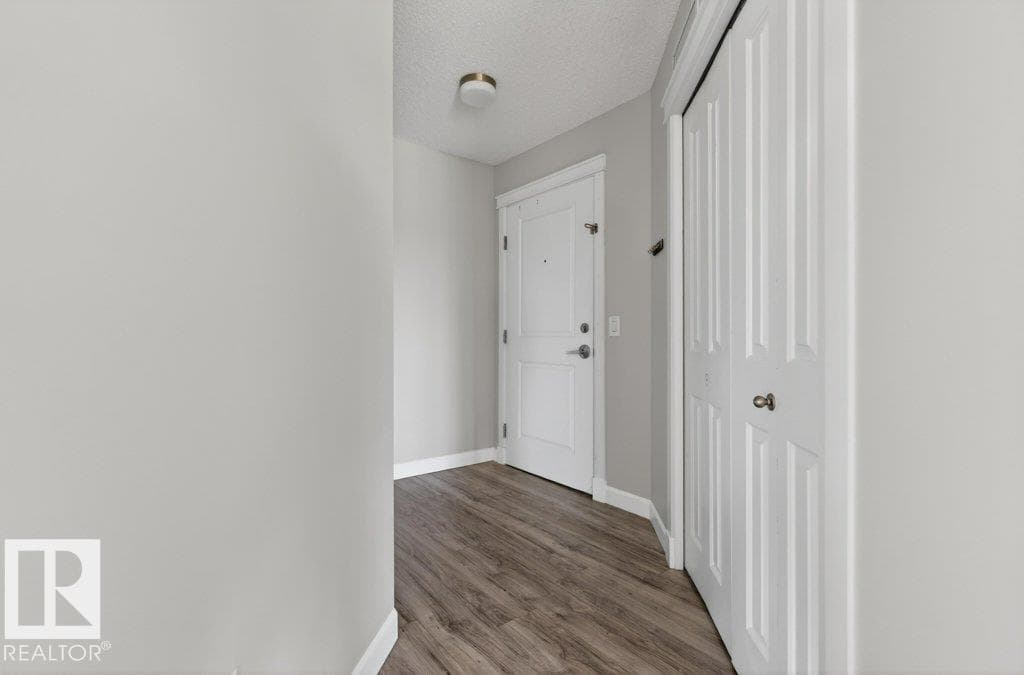 #206 3719 WHITELAW LN NW photo 2