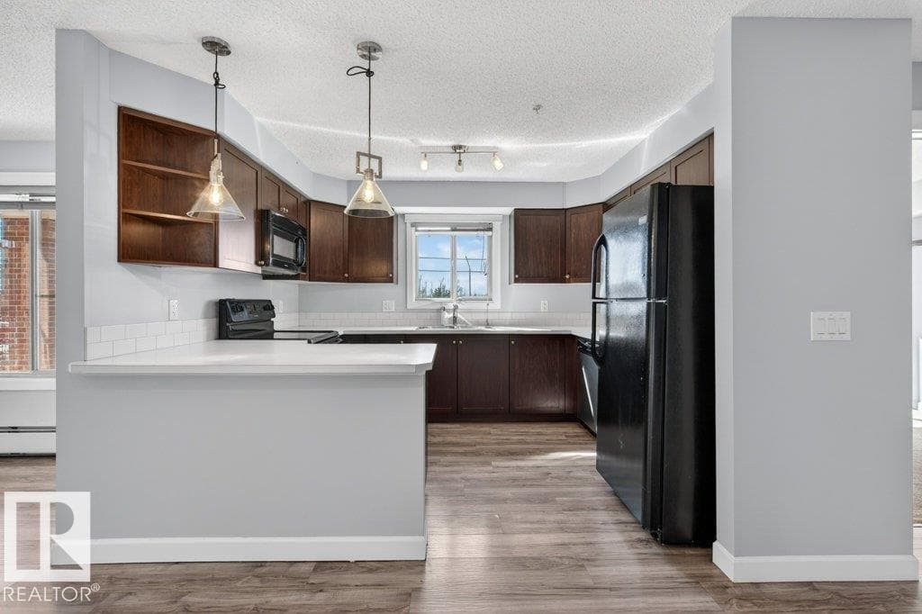 #206 3719 WHITELAW LN NW photo 3