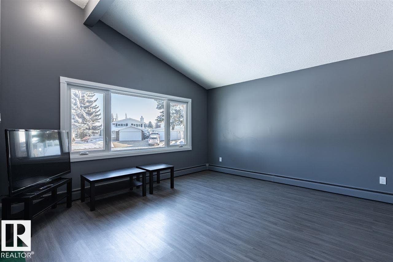 15204 94 ST NW photo 2