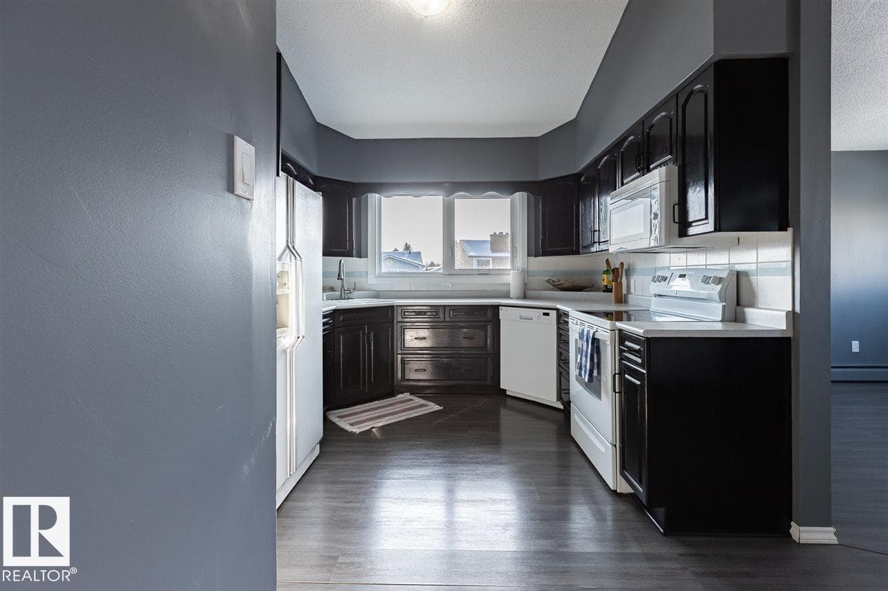 15204 94 ST NW photo 4