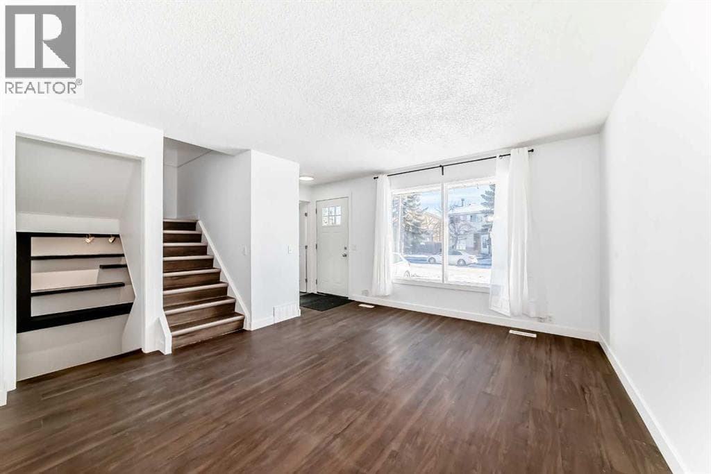 60 Erin Mount Crescent SE photo 5