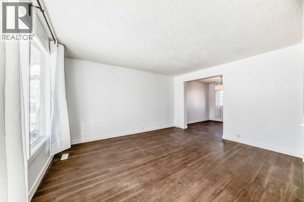 60 Erin Mount Crescent SE photo 4