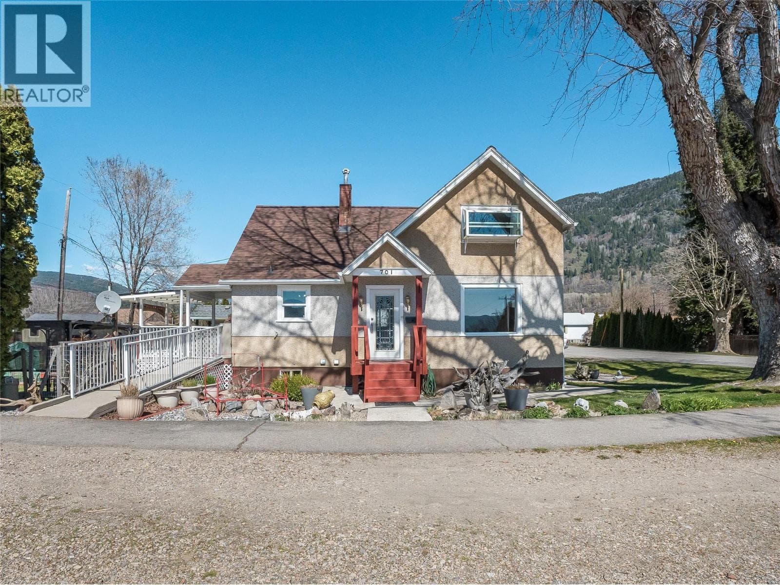 3 bed 2 bath single family at 701 4th Street — $489,900