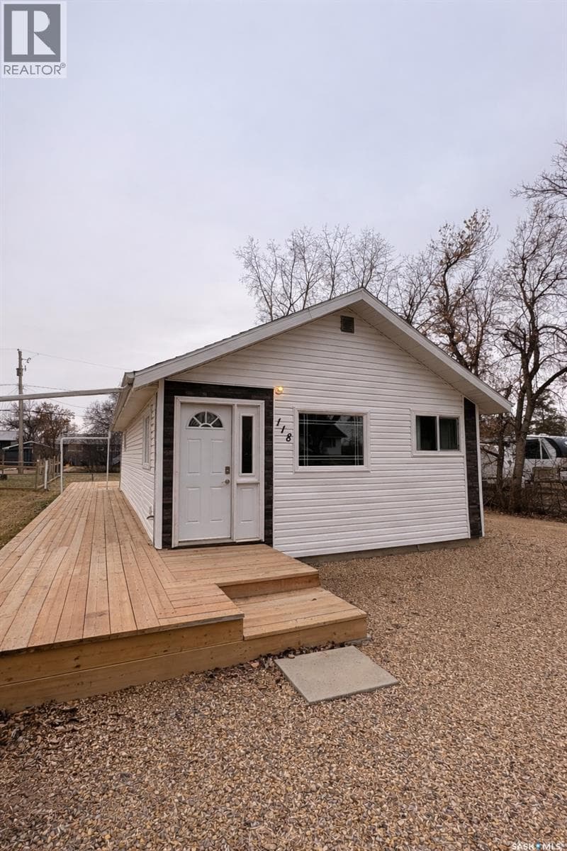 118 2nd STREET E