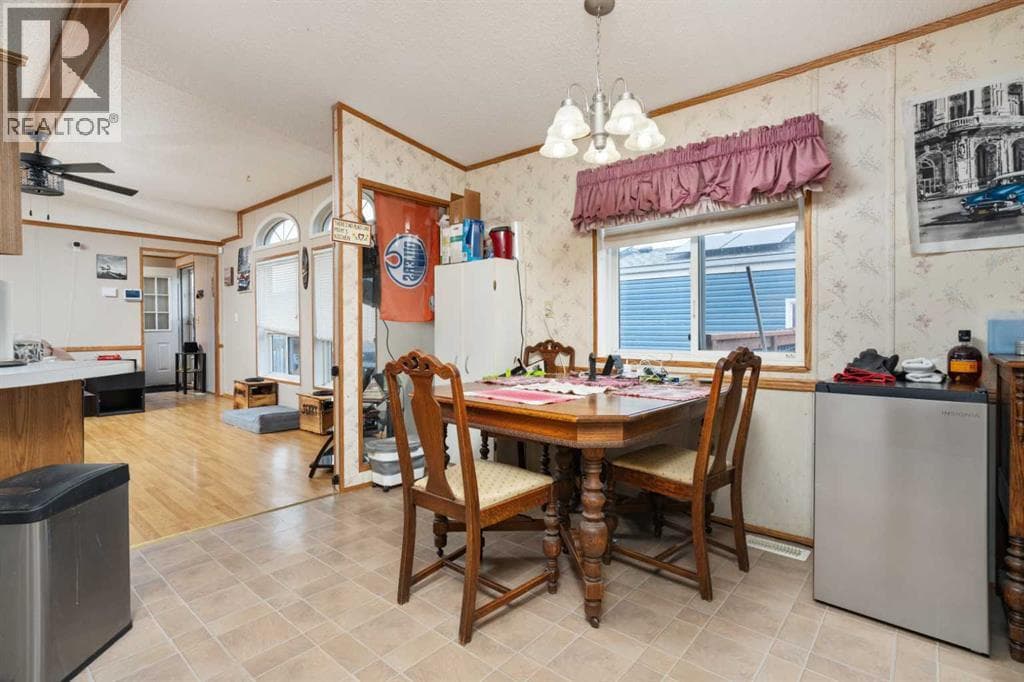 5233 47 Street photo 4