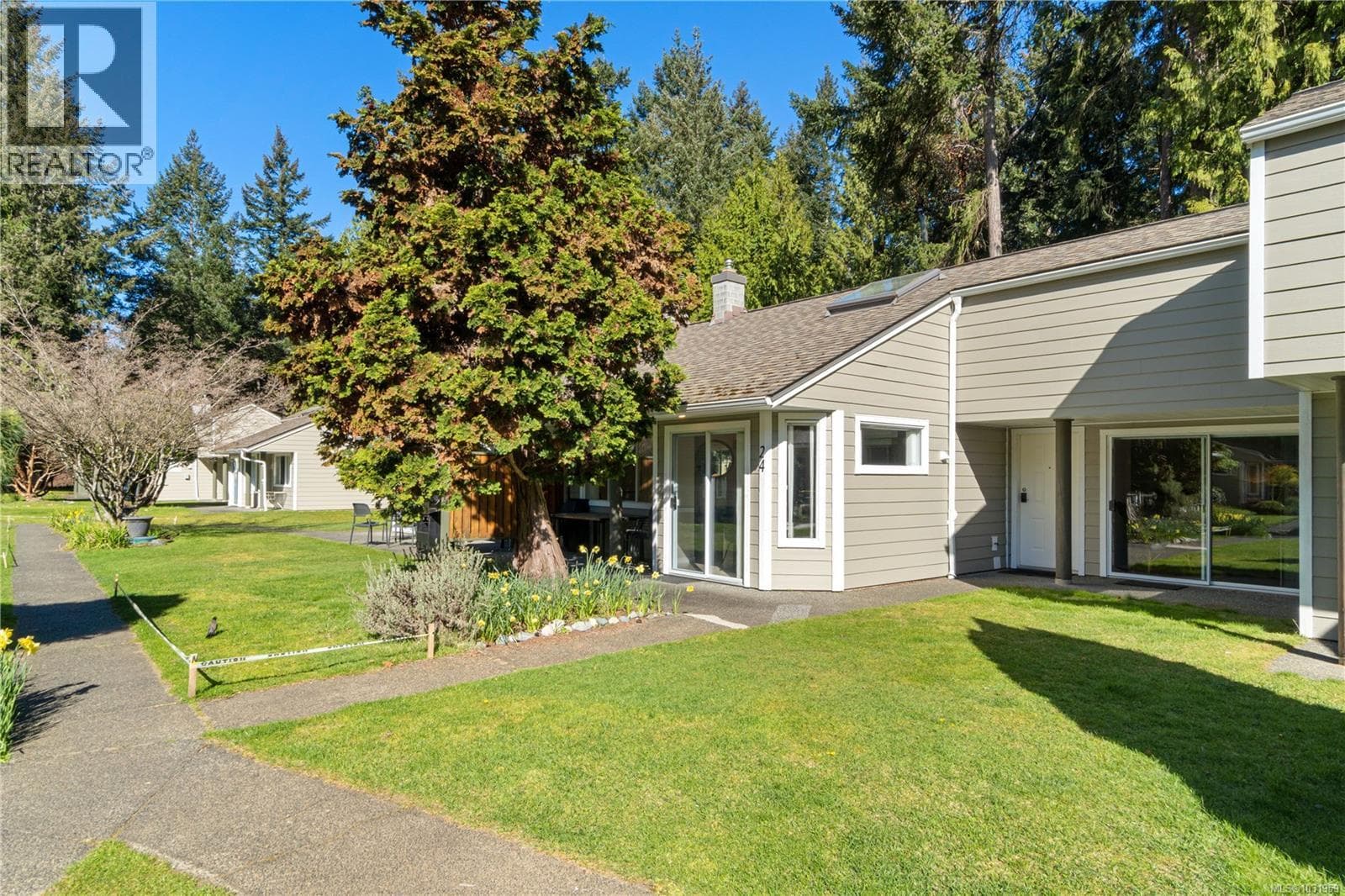 24 1135 Resort Dr photo 2