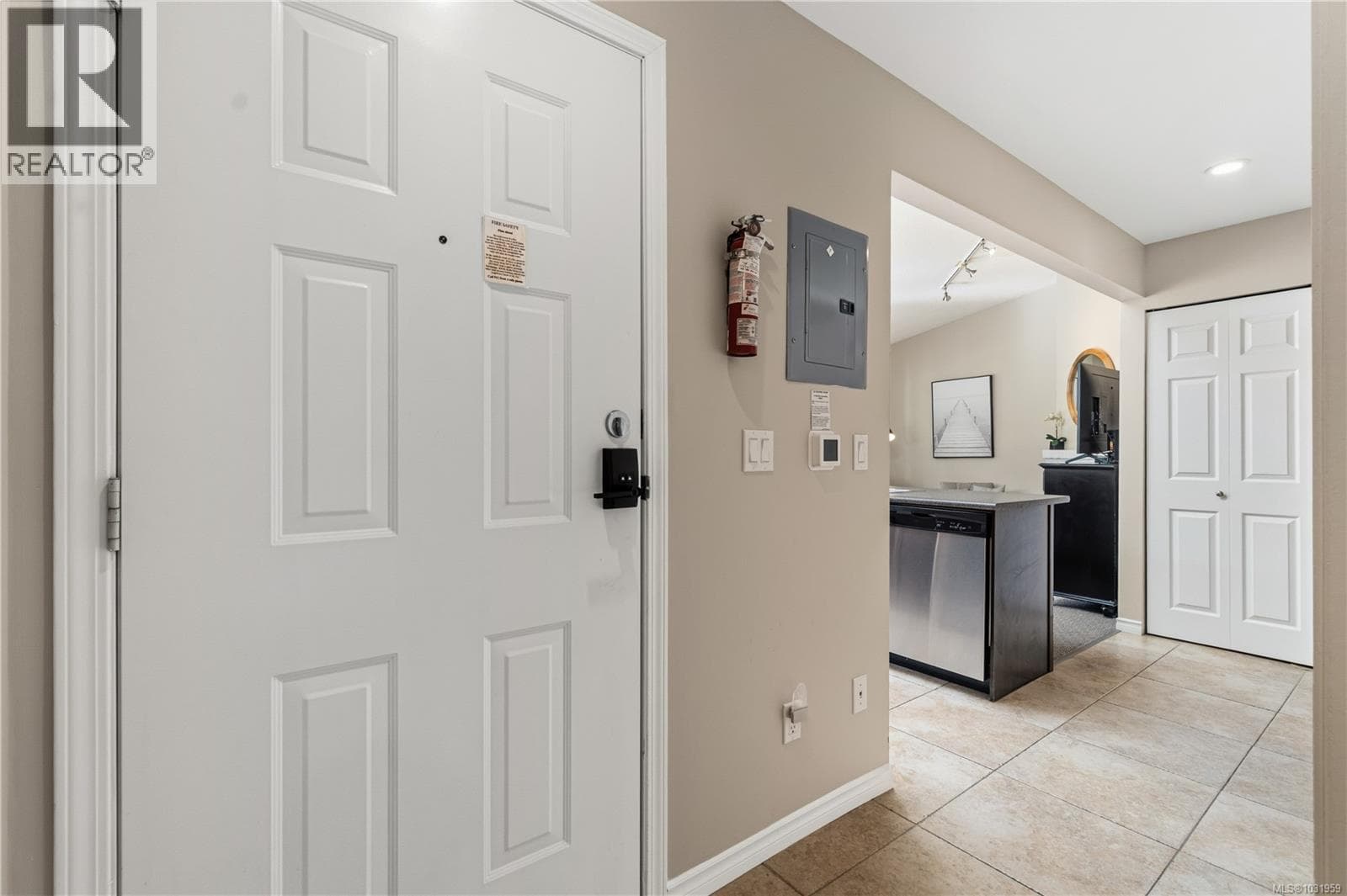24 1135 Resort Dr photo 3